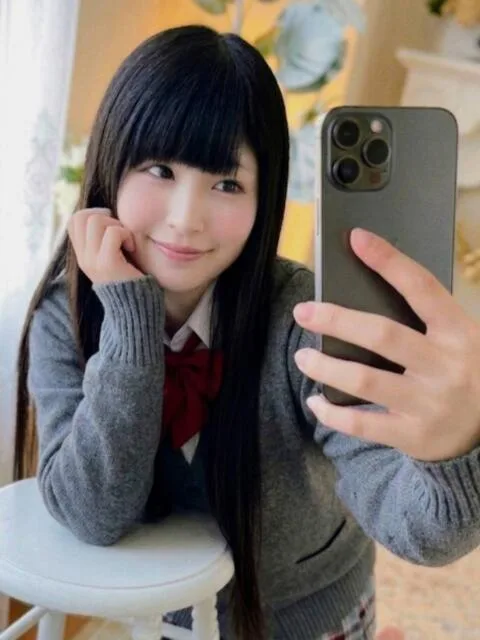 花澤シオン
