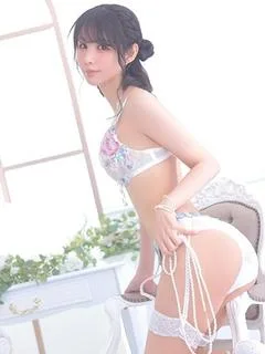 星奈ちはる